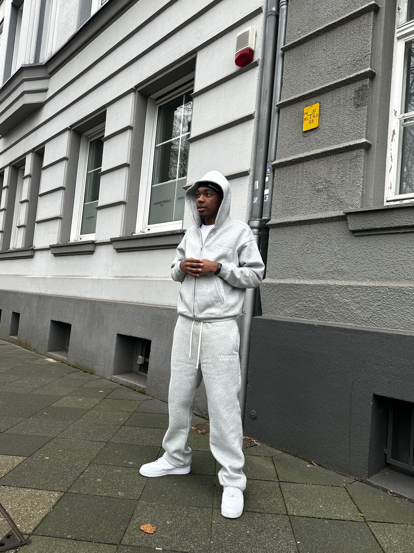 RENNARI ESSENTIAL GREY JOGGERS