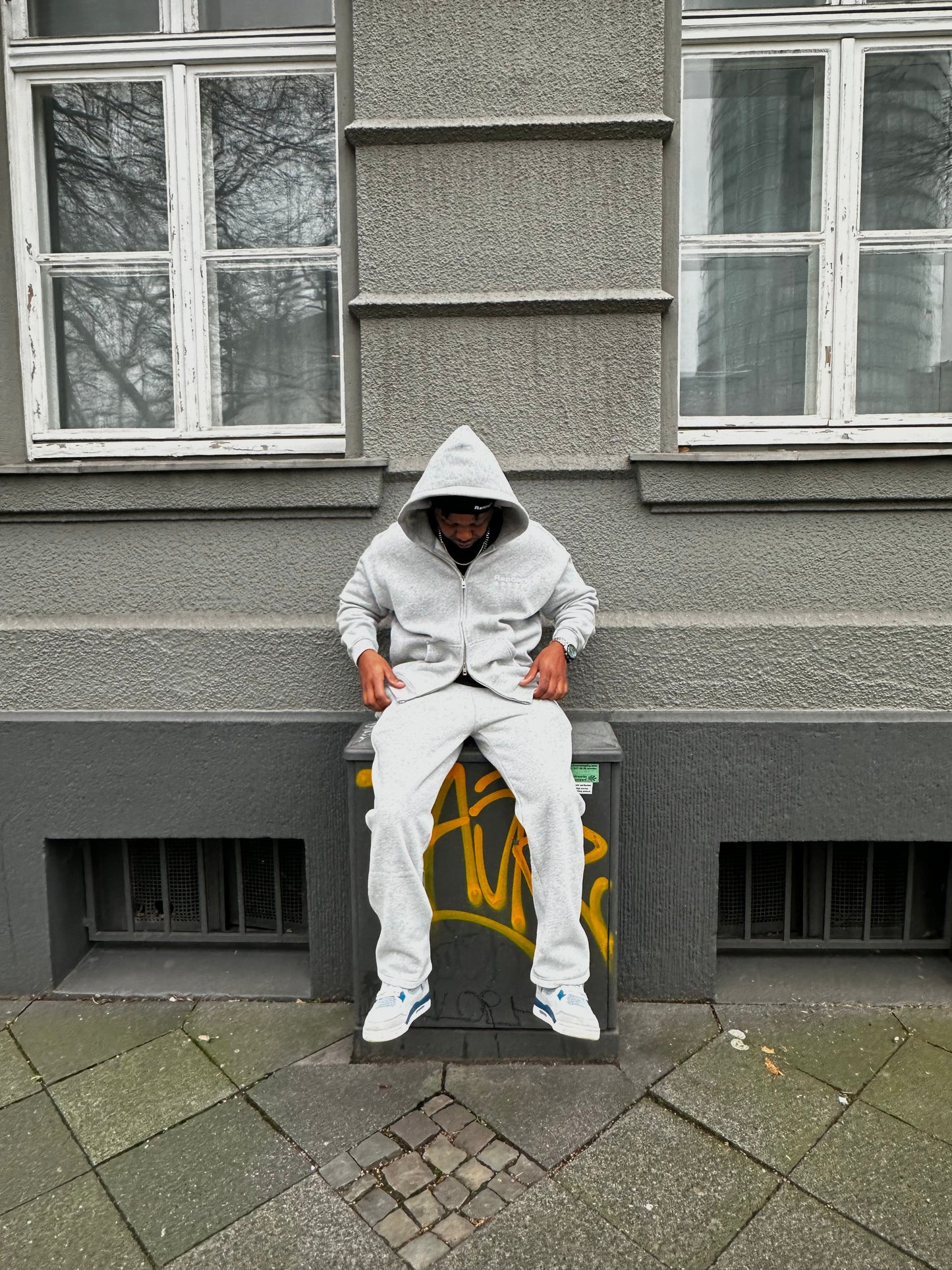 RENNARI ESSENTIAL GREY HOODIE
