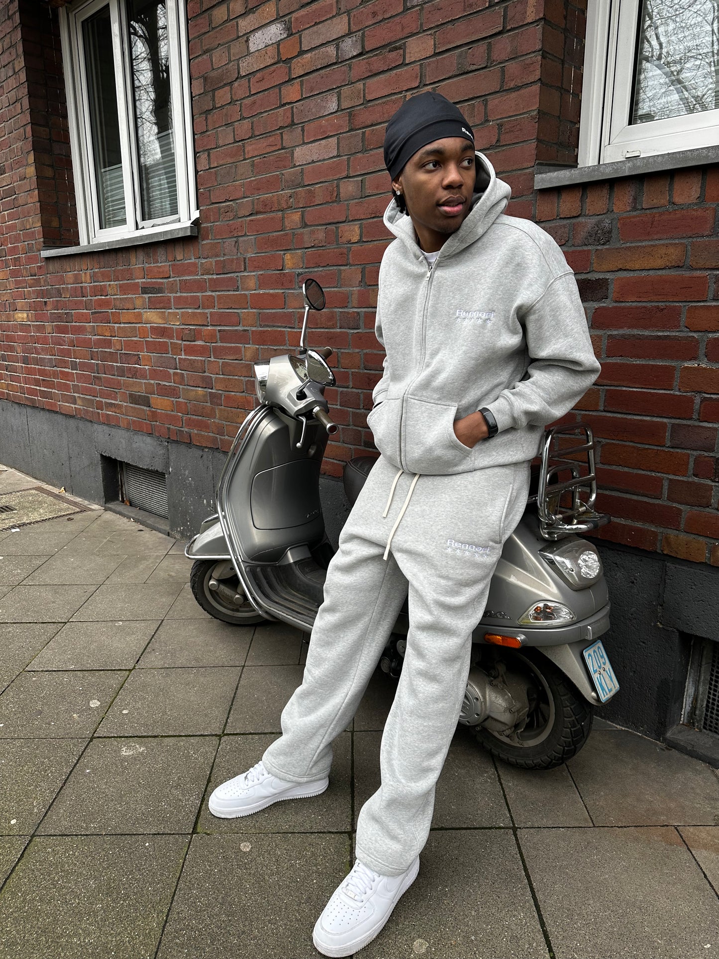 RENNARI ESSENTIAL GREY JOGGERS