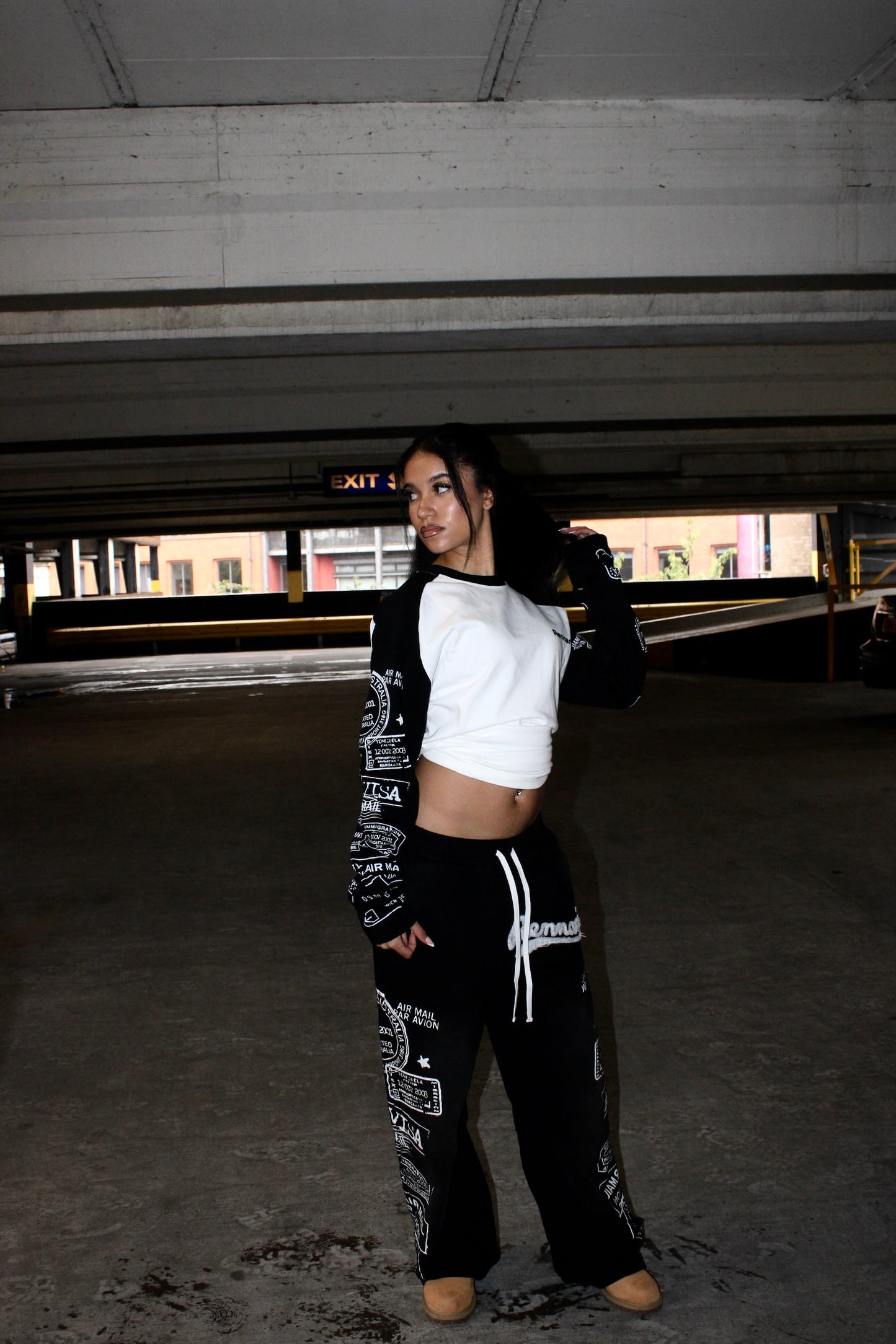 VISA LONGSLEEVE TEE - Black