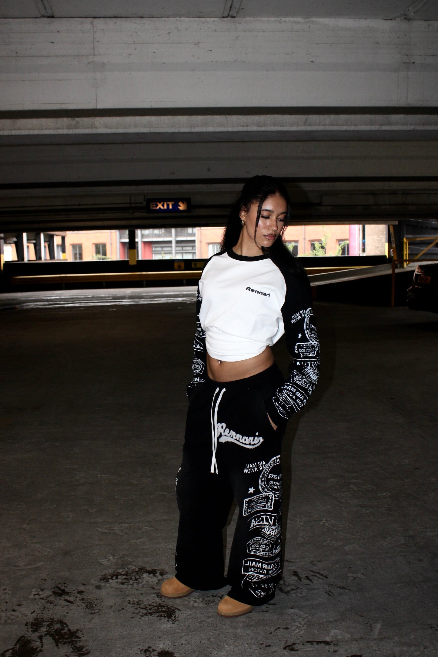 VISA LONGSLEEVE TEE - Black